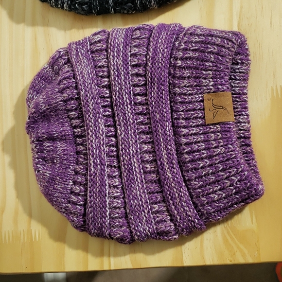Soul Young Ponytail Beanies - Picture 3 of 5